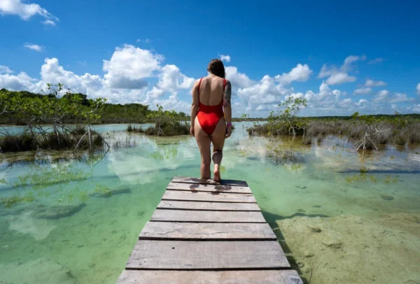 Tour a Bacalar Plus: Cenote Azul + Paseo en Ponton + Canal de los Piratas + Comida