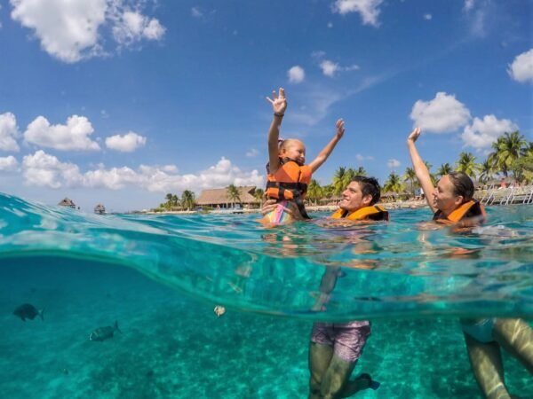 Tour a Cozumel en Catamarán con Bebidas + El Cielo + Snorkel en 3 Arrecifes + Comida
