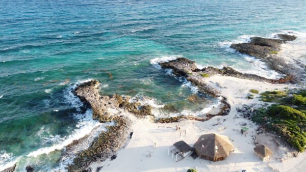 Tour a Cozumel en Catamarán con Bebidas + El Cielo + Snorkel en 3 Arrecifes + Comida