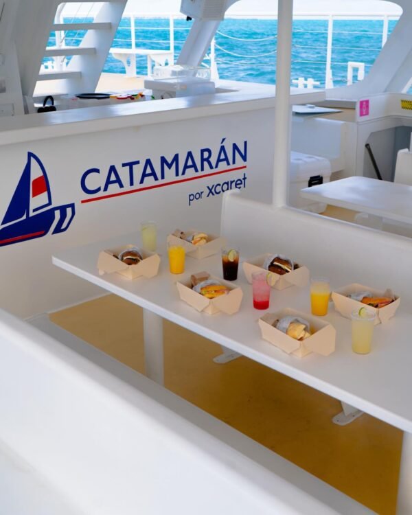 Xcaret Sailing - Catamaran Light a Isla Mujeres desde Cancún