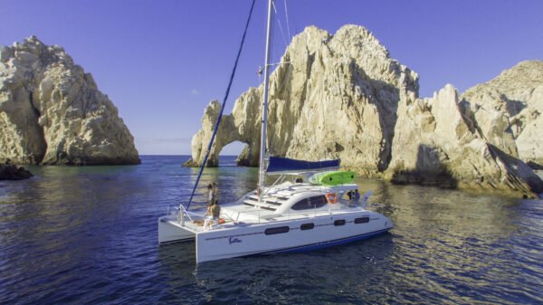 Velero de Lujo al Arco de Los Cabos y Snorkel